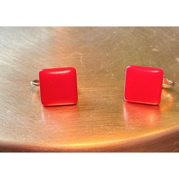 Trifari Retro Tiny Red Square Clip On Earrings Gold Tone - Picture 1 of 10